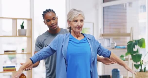Mulher Idosa Enfermeira Exercício Reabilitação Alongamento Lar Idosos Para Fitness — Vídeo de Stock