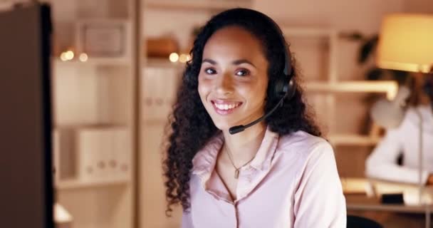 Customer Support Happy Face Woman Night Working Consulting Help Service — Stock Video