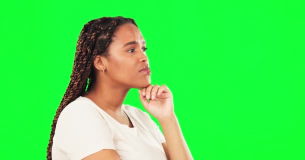 Μαύρη Γυναίκα Σοβαρή Σκέφτεται Στούντιο Πράσινη Οθόνη Των Μελλοντικών Στόχων — Αρχείο Βίντεο