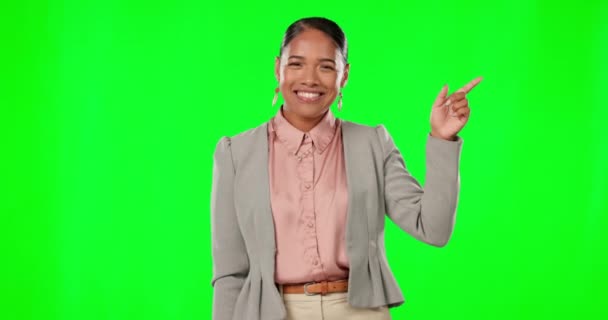 Mulher Negócios Tela Verde Apontando Colocação Produto Com Maquete Sorriso — Vídeo de Stock