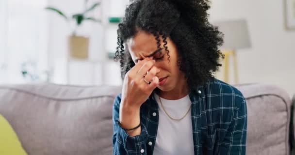Smutná Žena Bolest Hlavy Pláč Doma Pro Depresi Úzkost Duševní — Stock video