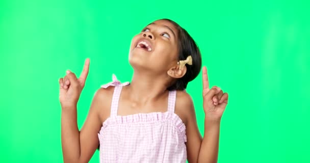 緑の画面と喜び 幸福と空間とインスピレーションを持つ顔 ポインティングと黒の女の子 肖像画 アフリカ系アメリカ人の女性の子供や方向や選択のためのジェスチャーを持つ若い人 — ストック動画