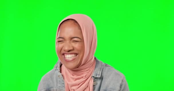 Moslim Hijab Vrouw Lachen Groen Scherm Achtergrond Glimlach Achtergrond Gelukkig — Stockvideo