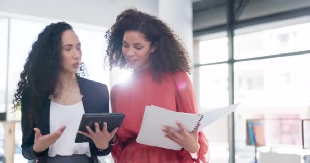 Tablet Teamwork Business Women Office Planning Advice Market Research Training — Stock Video