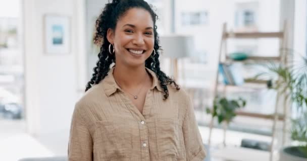 Gezicht Glimlach Vrouw Met Hart Teken Steun Solidariteit Voor Sociale — Stockvideo