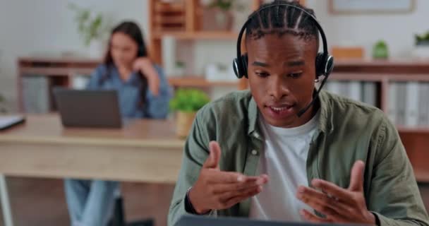 Fekete Férfi Call Center Laptop Headset Tanácsadás Telemarketing Ügyfélszolgálat Vagy — Stock videók