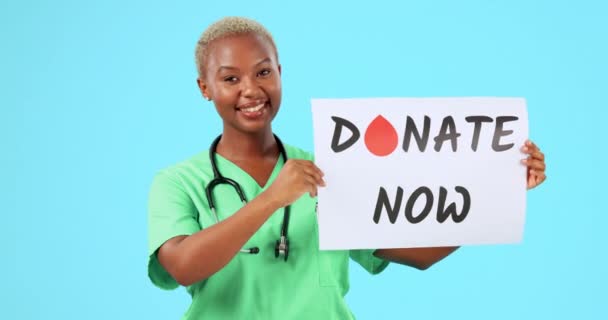 Face Black Woman Doctor Paper Donate Now Healthcare Blue Studio — Stock Video