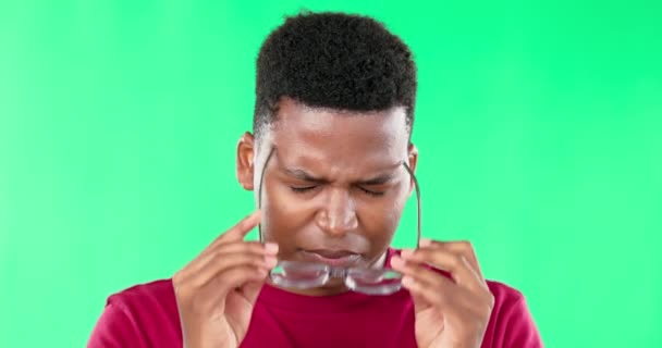 Stress Headache Black Man Green Screen Studio Blurred Vision Pressure — Stock Video