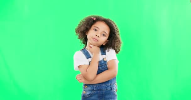 Aranyos Arc Gyermek Egy Zöld Képernyős Stúdióban Imádnivaló Édes Boldog — Stock videók
