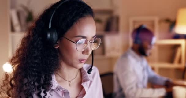 Business Kvinde Callcenter Ansigt Natten Telemarketing Kundeservice Eller Support Kontoret – Stock-video