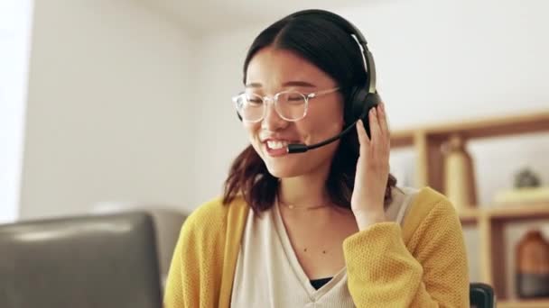 Επικοινωνία Απομακρυσμένη Εργασία Φιλική Γυναίκα Στο Τηλεφωνικό Κέντρο Συμβουλευτική Μιλώντας — Αρχείο Βίντεο