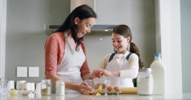Pieczenie Rodzina Matka Córką Uczą Się Gotować Kuchni Dla Rozwoju — Wideo stockowe