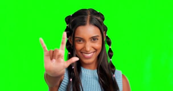 Rock Twarz Kobieta Studiu Zielonym Ekranem Gestem Ręki Punk Uśmiechem — Wideo stockowe