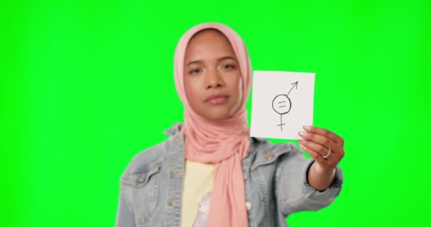 アイコンを持つスタジオの背景には 緑の画面 男女同権のサイン シンボルが隔離されています イスラム教徒と自由またはエンパワメントのためのシンボルを示す女性の肖像画 — ストック動画