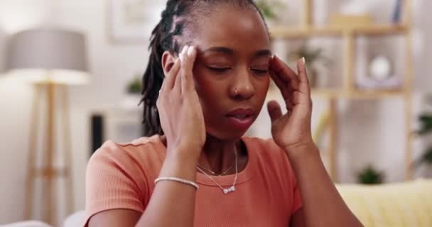 Zieke Vrouw Hoofdpijn Pijn Van Stress Duizeligheid Psychische Crisis Thuis — Stockvideo