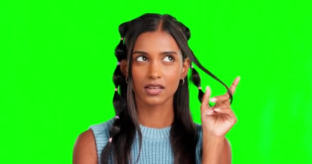 绿色屏幕和女人玩与头发和优雅的时尚隔离在工作室背景 一个年轻的印度女人的叛逆 紧张和画像 她感到情绪低落和自信 — 图库视频影像