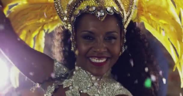 Dansen Cultuur Vrouw Traditionele Mardi Gras Feest Parade Met Confetti — Stockvideo