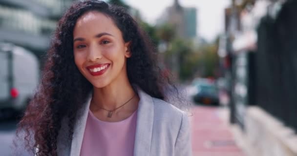 Business Kvinde Smil Portræt Udendørs Byen Lykke Rejser Mulighed Ansigt – Stock-video