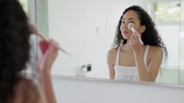 Kobieta Twarz Szczotkowanie Makijaż Kosmetyki Kosmetyczne Pielęgnacji Skóry Lub Miłości — Wideo stockowe