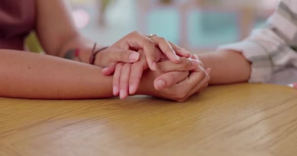 Liefde Vertrouwen Ondersteuning Met Vrienden Die Elkaars Hand Vasthouden Comfort — Stockvideo