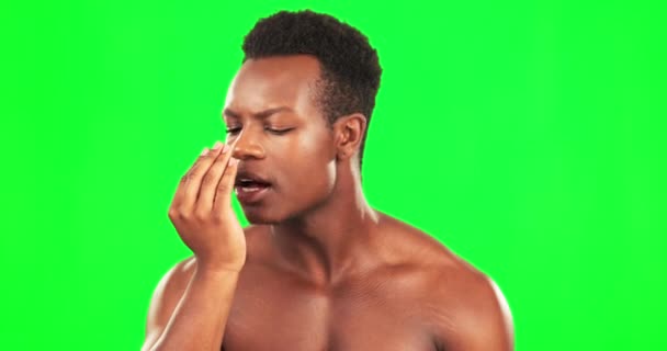 Écran Vert Homme Vérifier Mauvaise Haleine Pour Routine Hygiène Mauvaise — Video