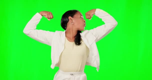 Yüz Yeşil Ekran Stüdyoda Güçlü Kadın Pozu Model Arka Planda — Stok video