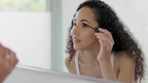 Mujer Mañana Rímel Con Maquillaje Espejo Belleza Con Autocuidado Los — Vídeos de Stock