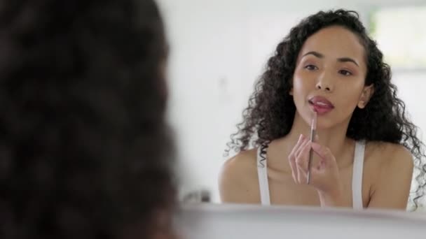 Mujer Mañana Lápiz Labial Con Maquillaje Espejo Belleza Con Cuidado — Vídeos de Stock