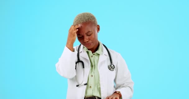 Black Woman Doctor Headache Stress Anxiety Burnout Blue Studio Background — Stock Video