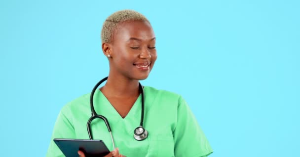 Happy Healthcare Face Black Woman Tablet Isolated Blue Background Studio — Stock Video
