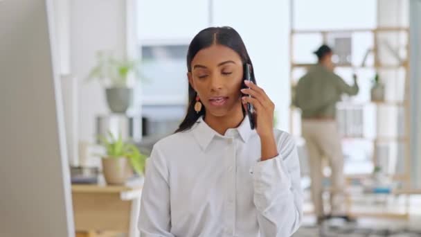 Telefonanruf Geschäft Und Computer Mit Frau Büro Für Beratung Forschung — Stockvideo