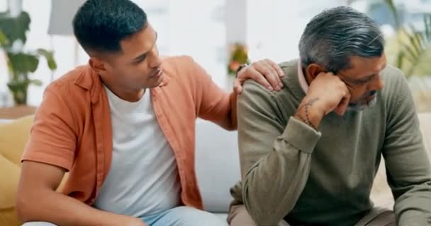 Depressie Vertrouwen Empathie Met Een Vader Zoon Die Woonkamer Praten — Stockvideo