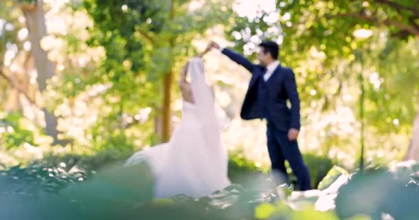 Boda Baile Amor Con Una Pareja Casada Aire Libre Jardín — Vídeos de Stock