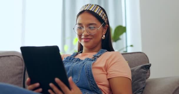 Asian Woman Tablet Relax Sofa Social Media Streaming Entertainment Living — Stock Video