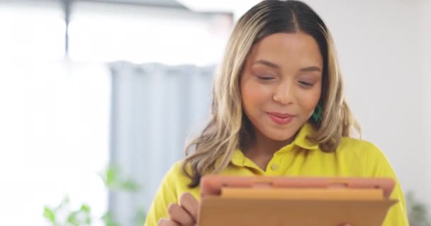 Happy Smile Dan Tablet Dengan Seorang Wanita Hamil Bisnis Kantornya — Stok Video