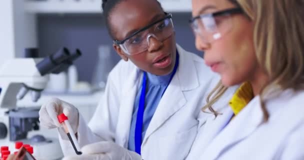 Медична Команда Наука Лабораторія Таблетками Хімікатами Досліджень Розробок Інновацій Жінки — стокове відео