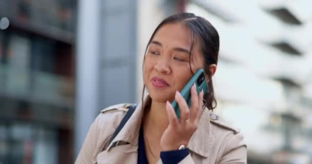 Mujer Negocios Llamada Telefónica Cara Aire Libre Ciudad Para Comunicación — Vídeo de stock