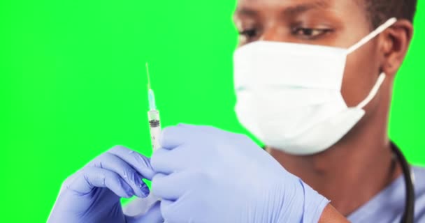 Covid Vaccin Och Läkare Med Nål Grön Filmstudio För Vård — Stockvideo