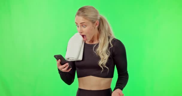 Kobieta Telefon Fitness Zwycięzca Zielonym Ekranie Siłowni Lub Ćwiczeń Aplikacji — Wideo stockowe