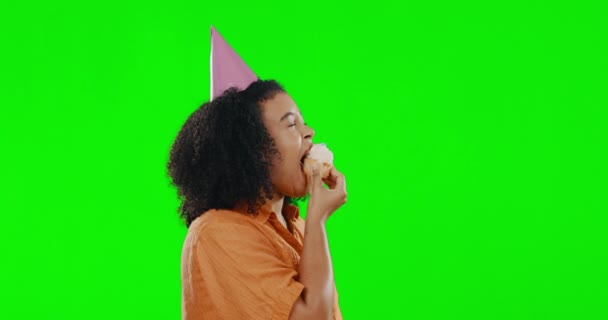 Geburtstagskuchen Frau Und Essen Mit Grünem Schirm Und Hut Zum — Stockvideo