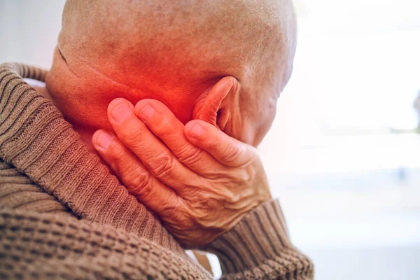 Anciano Dolor Cuello Salud Con Lesión Superposición Roja Tensión Muscular —  Fotos de Stock