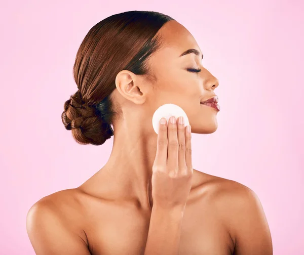Woman Face Cotton Pad Skincare Makeup Removal Cosmetics Pink Studio — Stock Photo, Image