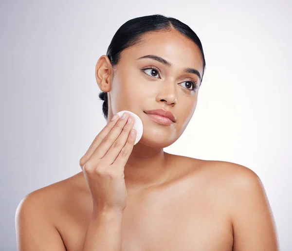 Face Cleaning Cotton Skin Woman Studio Natural Beauty Dermatology Cosmetics — Stock Photo, Image