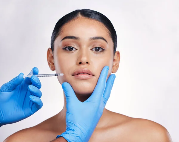 Vrouw Studio Naald Portret Chirurgie Cosmetica Voor Huid Gezicht Collageen — Stockfoto