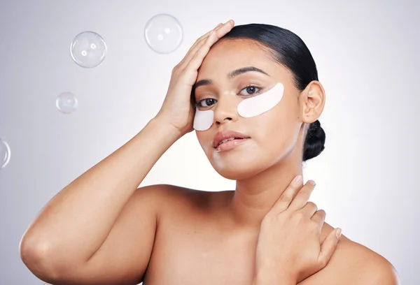 Oogmasker Gezicht Een Vrouw Studio Voor Schoonheid Gloeien Dermatologie Natuurlijke — Stockfoto