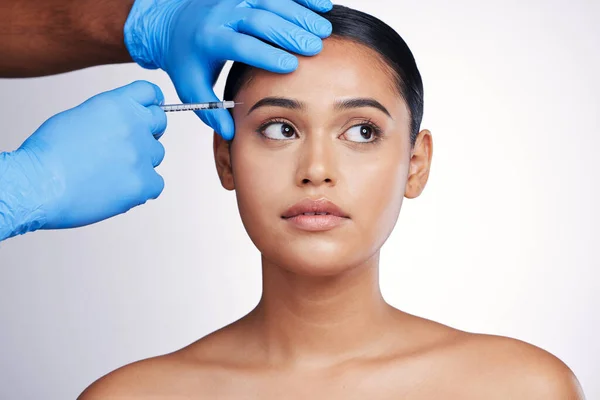 Gesichtsinjektion Schönheit Und Hautpflege Mit Frau Kosmetische Behandlung Und Füllstoffe — Stockfoto