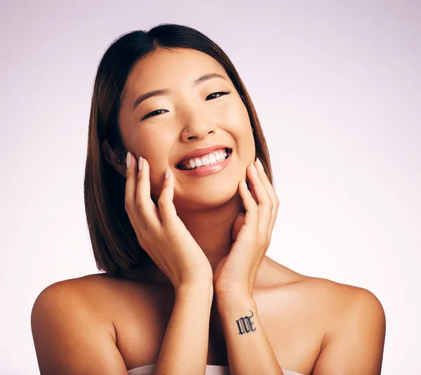 Sorriso Rosto Cuidados Com Pele Retrato Mulher Asiática Estúdio Isolado — Fotografia de Stock