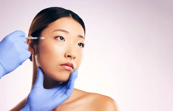 Injeção Rosto Cuidados Com Pele Mulher Asiática Com Cirurgia Plástica — Fotografia de Stock