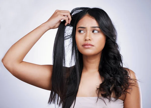 Péče Vlasy Poškození Tvář Ženy Dlouhým Účesem Stres Luxusní Salon — Stock fotografie