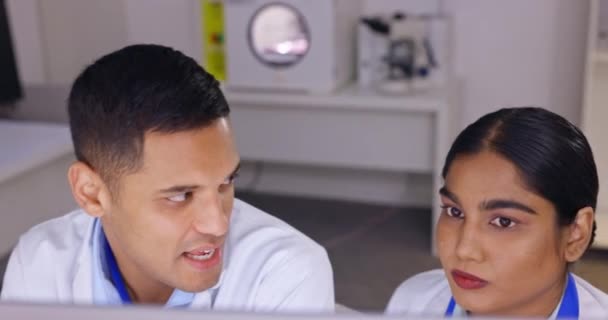 Doctor Colaboración Trabajo Equipo Investigación Sanitaria Informática Para Ciencia Avance — Vídeo de stock